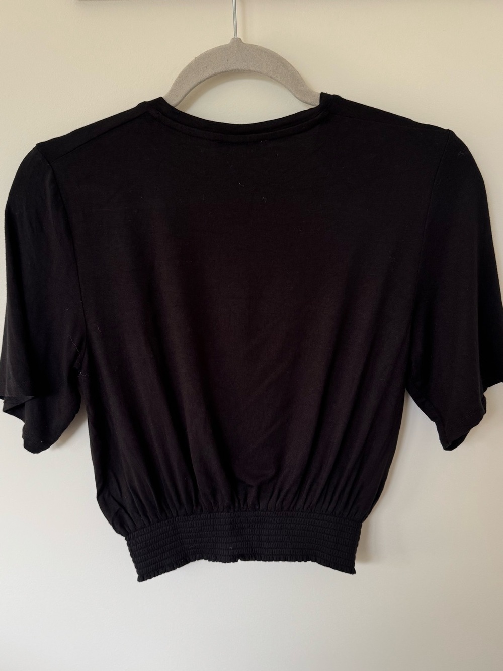 Aritzia Babaton Cropped Smocked Hem Crewneck Top - Black - Picture 3 of 9